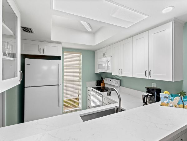 One Bedroom Vacation Rental on Longboat Key with Views
