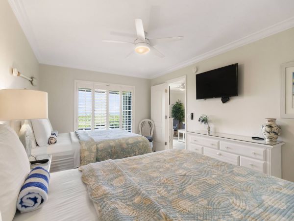 Beachfront Two Bedroom Vacation Condo on Longboat Key