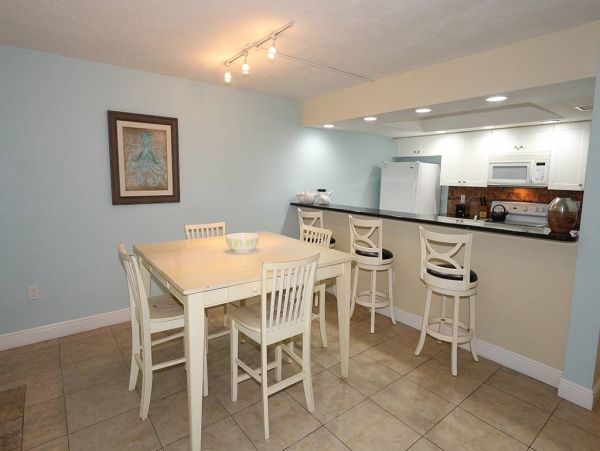 Two Bedroom Gulf Front Vacation Rentals on Longboat Key Beach