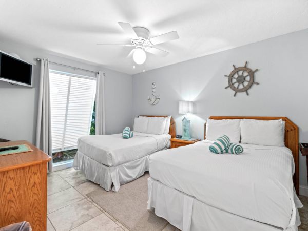 100ft From the Beach Longboat Key Beach/Bay Rental Condo