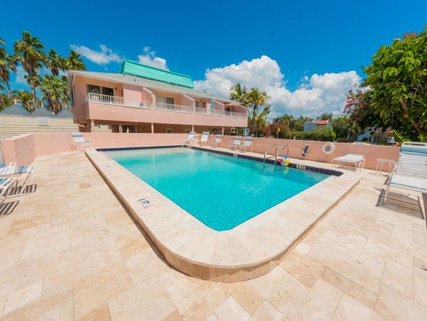 Bradenton Beach Gulf Front Vacation 2 Bedroom Condo Sleeps 4