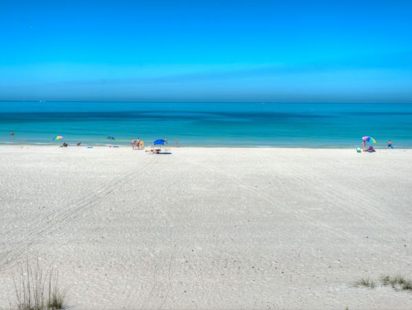 Bradenton Beach Gulf Front Vacation 2 Bedroom Condo Sleeps 4