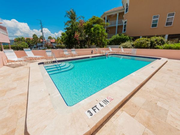 Bradenton Beach Gulf Front Vacation 2 Bedroom Condo Sleeps 4
