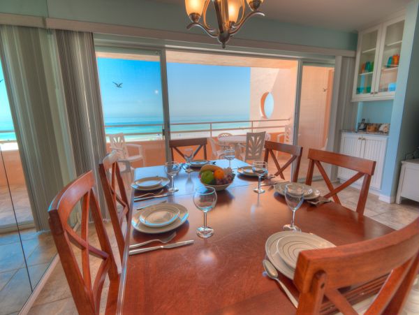 Bradenton Beach Gulf Front Vacation 2 Bedroom Condo Sleeps 4