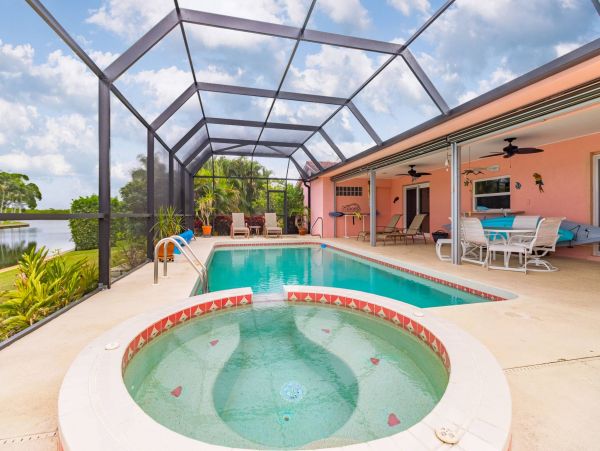 Beachside North Longboat Vacation Home Sleeps 6 Guests