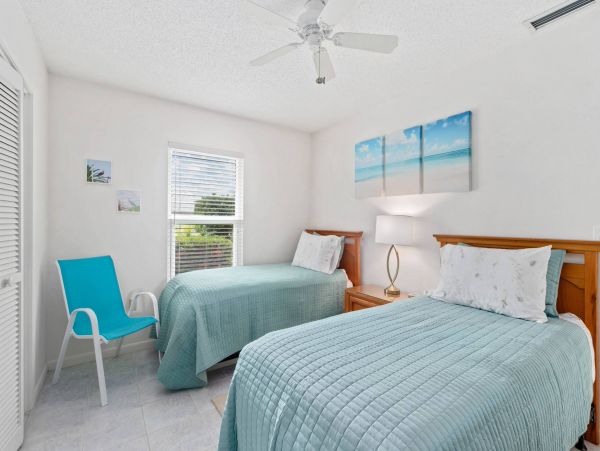 Beachside North Longboat Vacation Home Sleeps 6 Guests