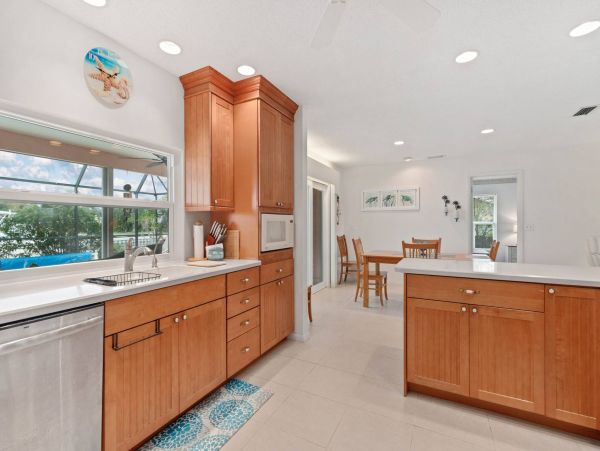 Beachside North Longboat Vacation Home Sleeps 6 Guests