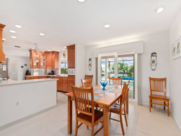 Beachside North Longboat Vacation Home Sleeps 6 Guests