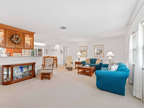 Beachside North Longboat Vacation Home Sleeps 6 Guests
