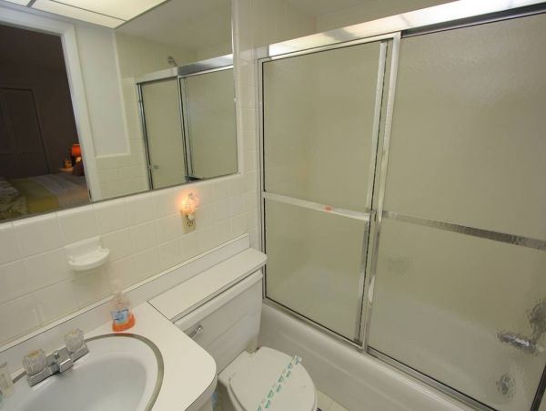Longboat Key  Vacation Condo On Beach Sleeps Five