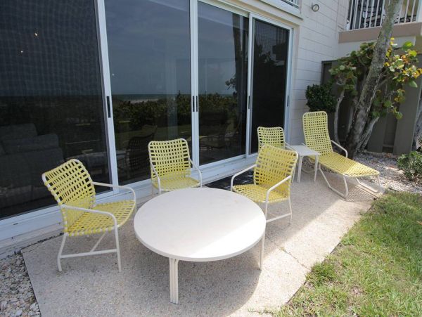 Longboat Key  Vacation Condo On Beach Sleeps Five