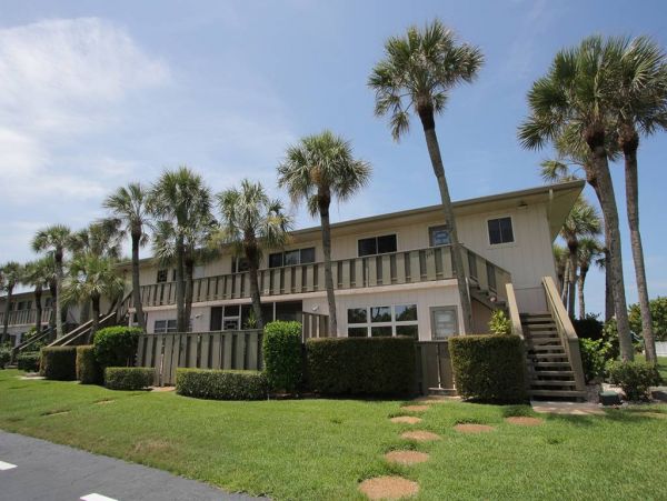 Longboat Key  Vacation Condo On Beach Sleeps Five