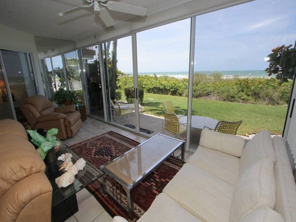 Longboat Key  Vacation Condo On Beach Sleeps Five