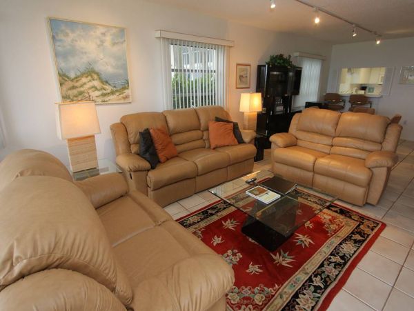 Longboat Key  Vacation Condo On Beach Sleeps Five