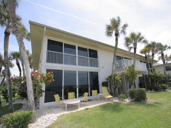 Longboat Key  Vacation Condo On Beach Sleeps Five