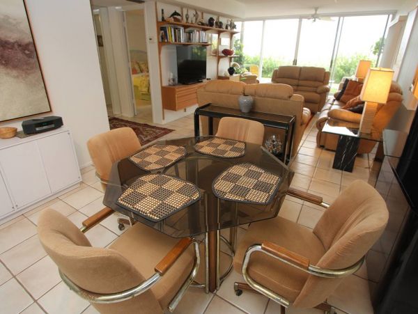 Longboat Key  Vacation Condo On Beach Sleeps Five