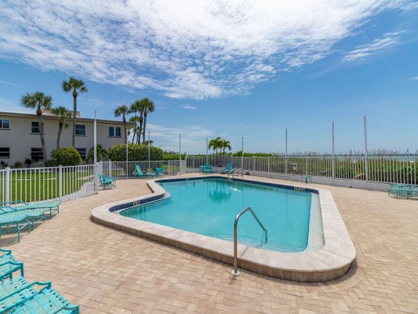 Longboat Key 2 Bedroom Beach Condo with Gulf Views