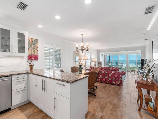 Longboat Key 2 Bedroom Beach Condo with Gulf Views