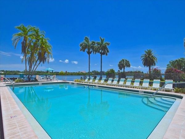 Two Bedroom Beach Rental Condo in Siesta Key Sleeps Six