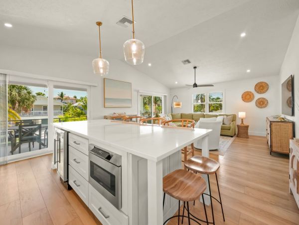 Anna Maria Private Pool Vacation Home Close to Beaches