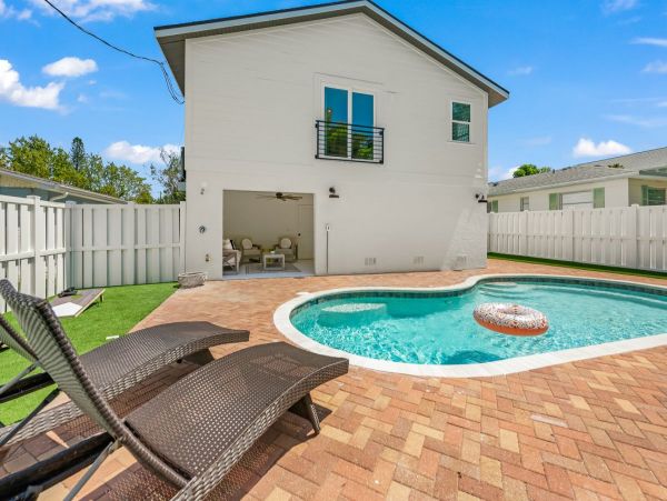 Anna Maria Private Pool Vacation Home Close to Beaches