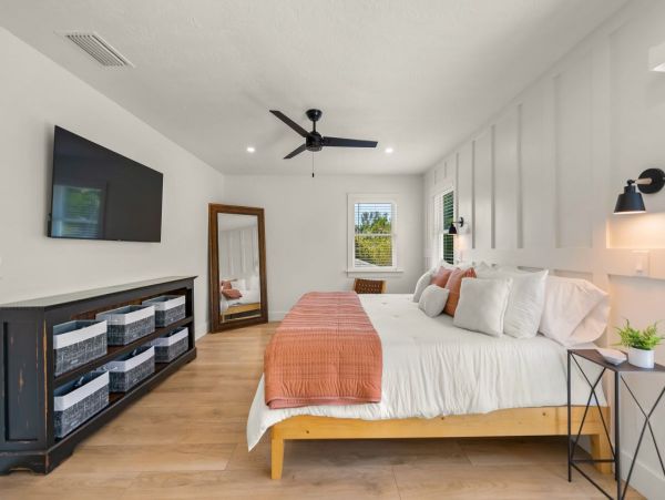 Anna Maria Private Pool Vacation Home Close to Beaches