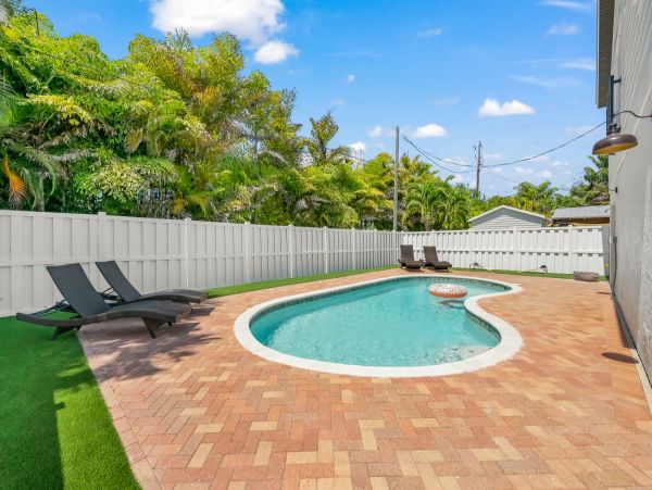 Anna Maria Private Pool Vacation Home Close to Beaches