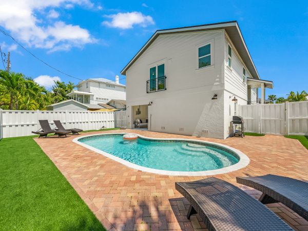 Anna Maria Private Pool Vacation Home Close to Beaches