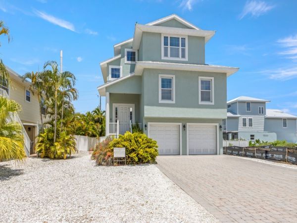 Anna Maria 4 Bedroom Pool Home Close to the Beach