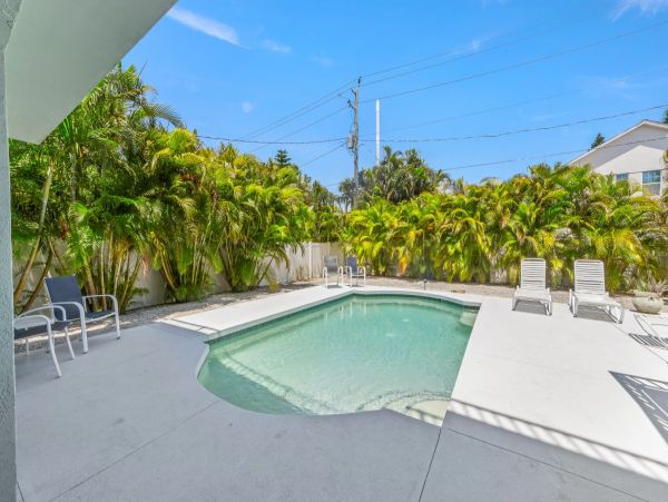 Anna Maria 4 Bedroom Pool Home Close to the Beach