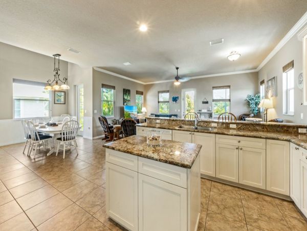 Anna Maria 4 Bedroom Pool Home Close to the Beach