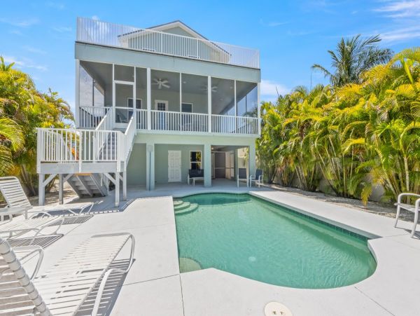Anna Maria 4 Bedroom Pool Home Close to the Beach