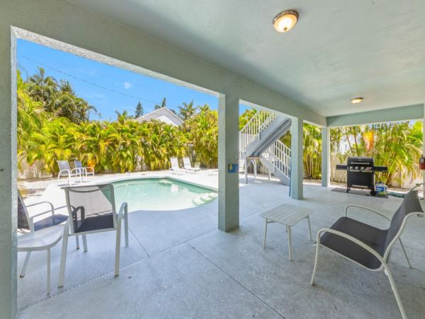 Anna Maria 4 Bedroom Pool Home Close to the Beach