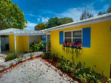 Romanntic Yeloow Anna Maria Cottage Romanntic Yeloow Anna Maria Cottage