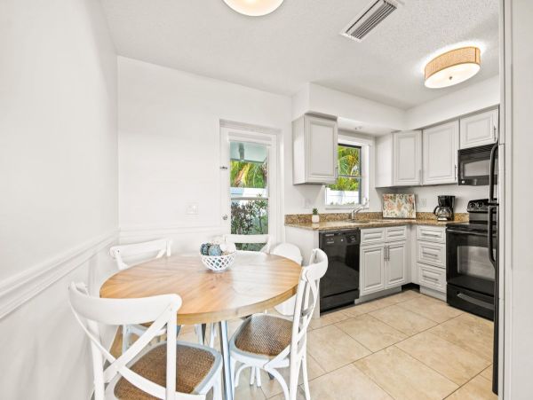 Two Bedroom Condo in Anna Maria Island Steps from the Bay