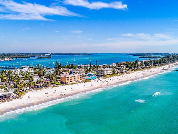 Two Bedroom Condo in Anna Maria Island Steps from the Bay