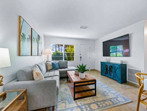 Two Bedroom Condo in Anna Maria Island Steps from the Bay