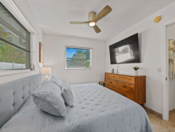 Two Bedroom Condo in Anna Maria Island Steps from the Bay