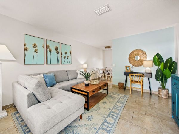 2 Bedroom Rental Condo with Pool in Anna Maria Sleeps 6