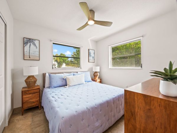 North End 2 Bedroom ground level short stroll to beach