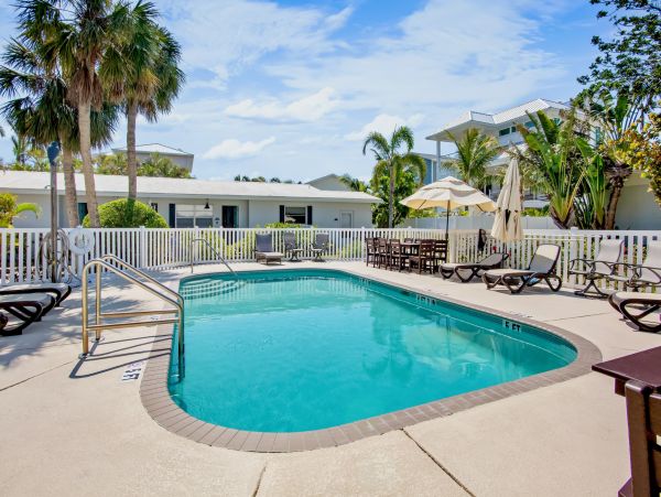 Ground Level Vacation Condo Two Bedrooms Sleeps 6 Guests