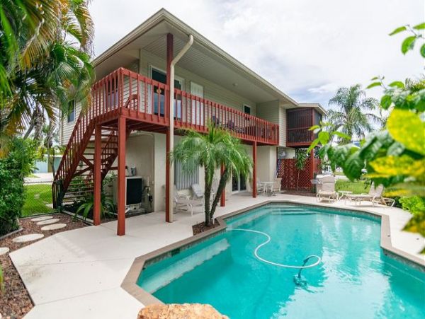 Holmes Beach Rental with Pool and Close Walk to Beach