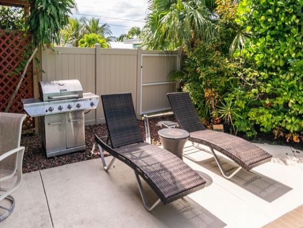 Holmes Beach Rental with Pool and Close Walk to Beach