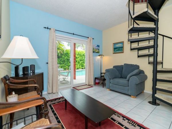 Holmes Beach Rental with Pool and Close Walk to Beach