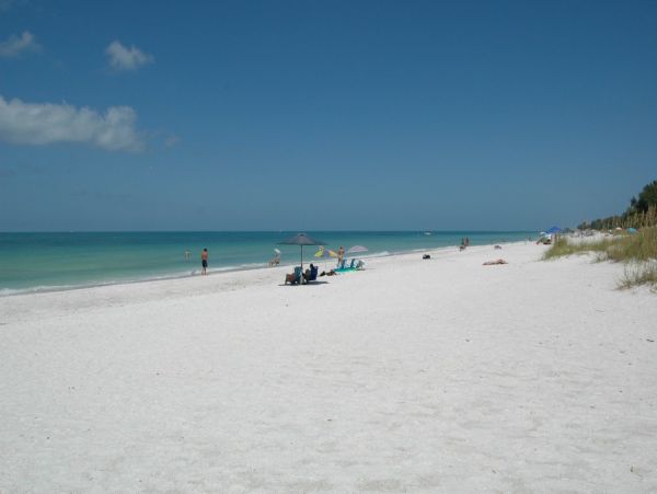 Holmes Beach Rental with Pool and Close Walk to Beach