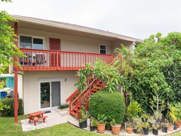 Holmes Beach Rental with Pool and Close Walk to Beach