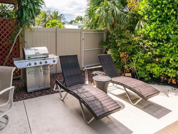 Holmes Beach Rental with Pool and Close Walk to Beach