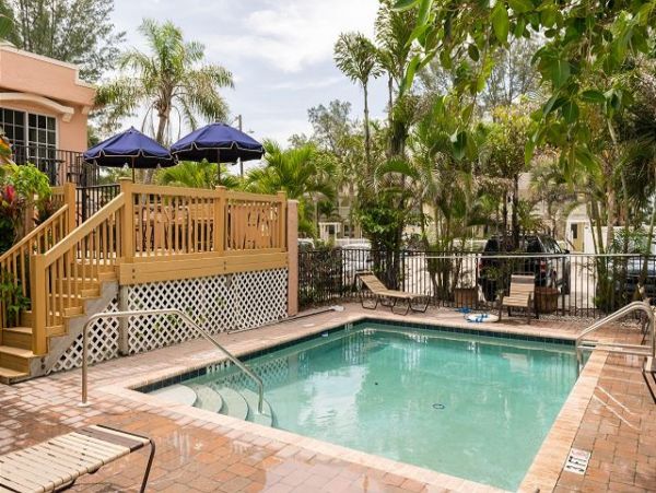 Anna Maia Gulf Front Beach Retreat - Beachside Complex