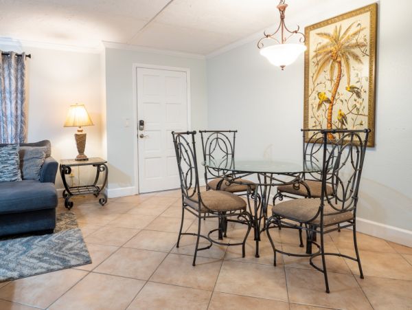 Holmes Beach Vacation Condo Sleeps 4 Guests