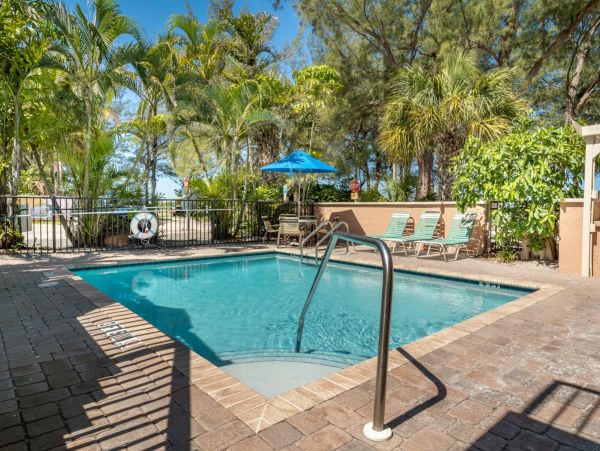 Holmes Beach Vacation Condo Sleeps 4 Guests